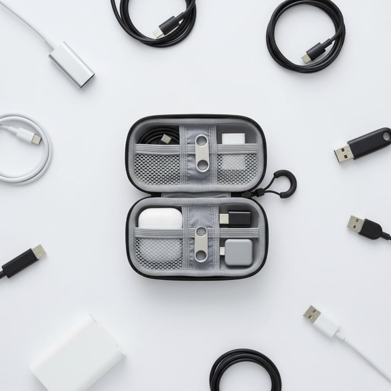 Electronics And Gadgets G - Kotak Organizer Kabel dengan Banyak Kompartemen,